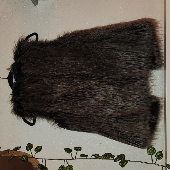 Banana Republic Faux Fur Vest - Picture 5 of 5